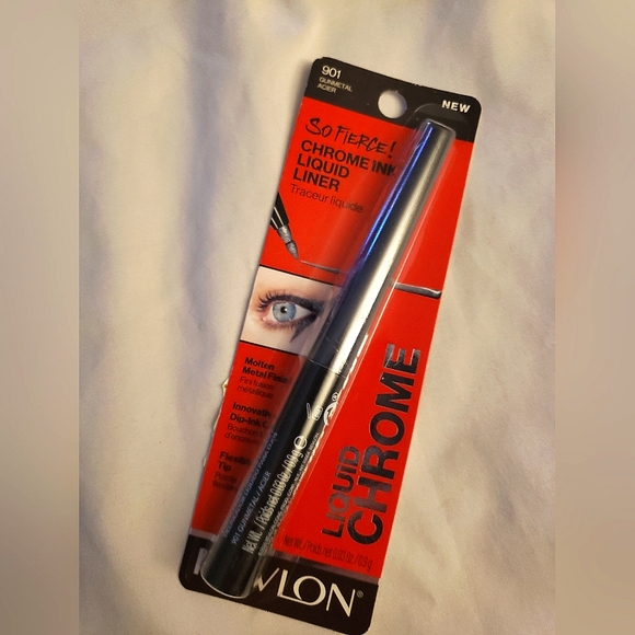 RevlonSo Fierce! Chrome Ink Liquid Eyeliner, Longlasting Bold Metallic Pen Liner - Picture 3 of 8
